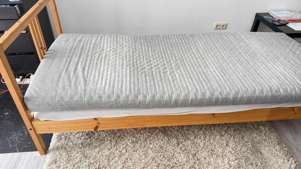 Single bedframe and matress, Ophalen, Zo goed als nieuw, Tweepersoons, 140 cm