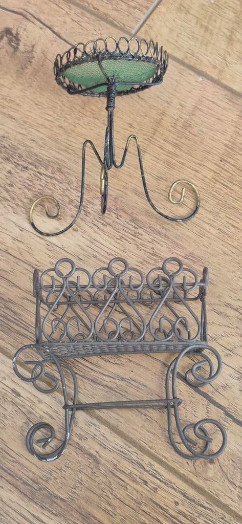 Metalen (planten)tafeltje en lectuur bakje voor poppenhuis, Antiek en Kunst, Antiek | Speelgoed, Ophalen of Verzenden