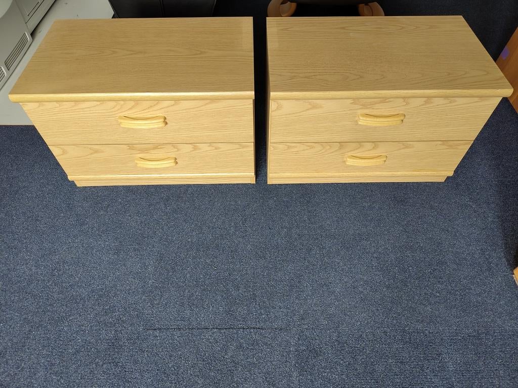 2 houten nachtkastjes met lades, Ophalen, Minder dan 45 cm