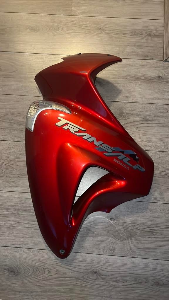 Gezocht kuipdelen honda transalp 650 links en rechts, Motoren, Onderdelen | Honda, Ophalen of Verzenden