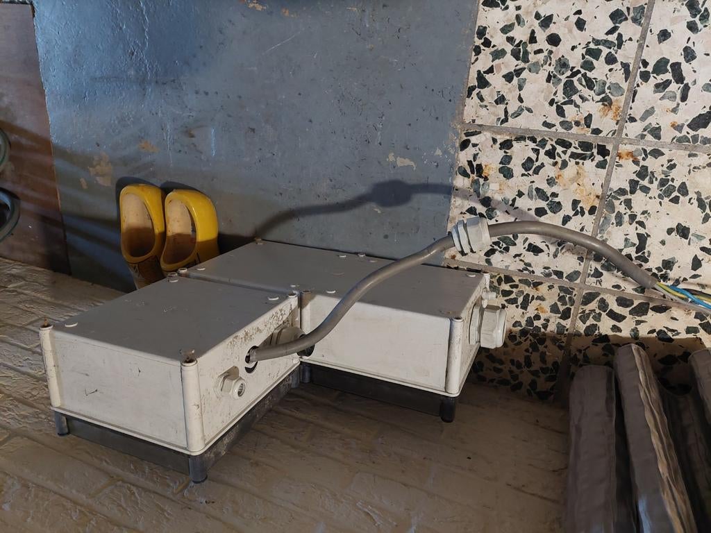 Elektra kast met hoofdschakelaar en zekeringen, Doe-het-zelf en Verbouw, Elektra en Kabels, Ophalen of Verzenden, Gebruikt, Overige typen