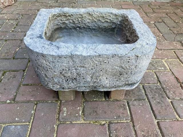 Oude Belgisch hardstenen trog gootsteen pompbak, L, Antiek en Kunst, Curiosa en Brocante, Ophalen