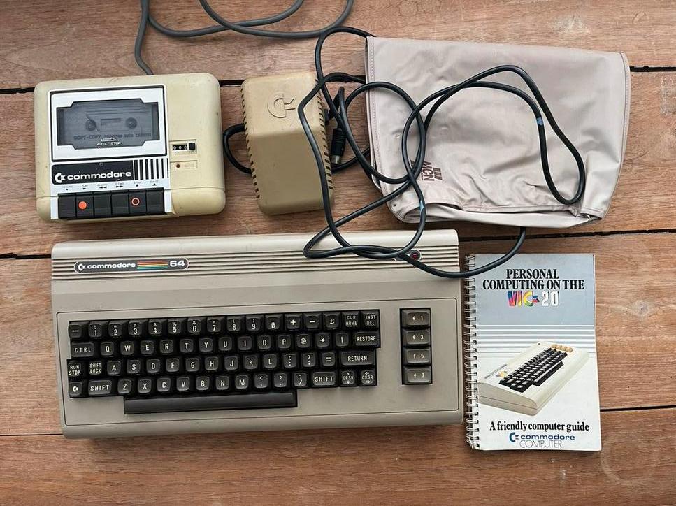 Commodore 64 Compleet met Datasette en Boekjes, Ophalen of Verzenden, Commodore C 64