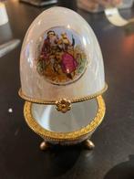 Decoratief ei met klassieke afbeelding, Verzamelen, Verzenden, Zo goed als nieuw