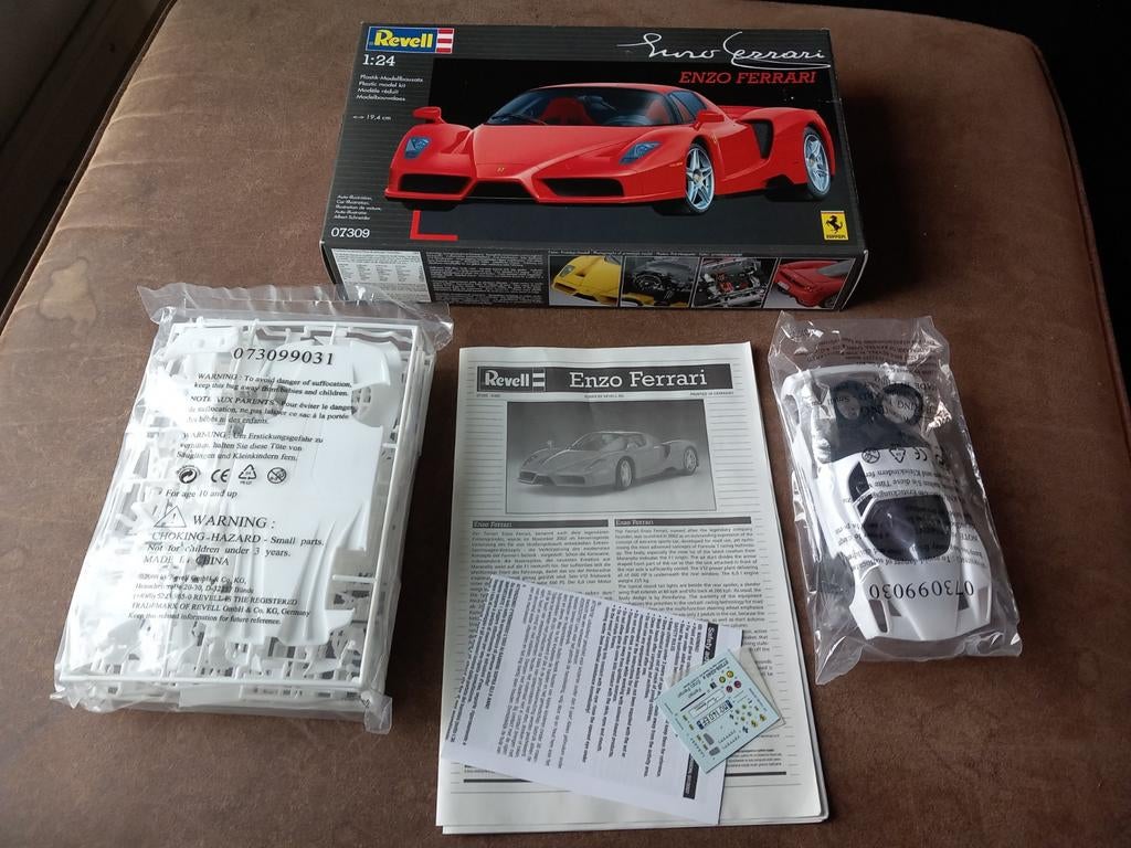 Revell Enzo Ferrari Modelbouwkit 1:24 - Nieuw in doos, Auto, Nieuw, Ophalen of Verzenden, 1:32 tot 1:50