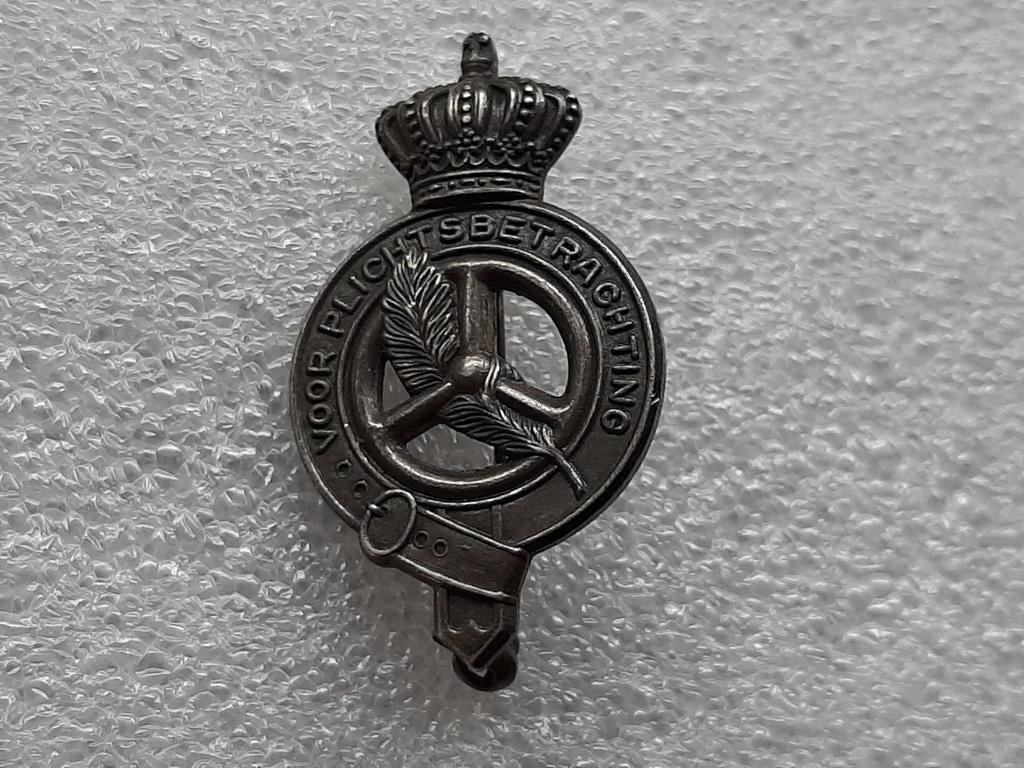 Speld /  Uitmuntend   motorvoertuig  bestuurder., Verzamelen, Ophalen of Verzenden, Landmacht, Nederland, Embleem of Badge