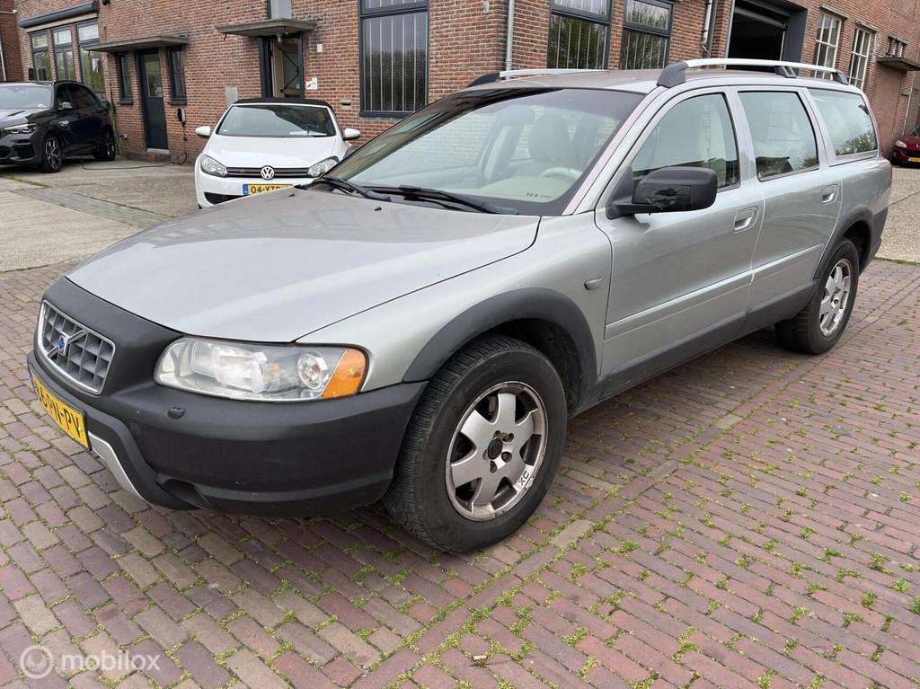 Volvo XC70 2.5 T Momentum - Cross Country APK 23-04-'27, Auto's, Automaat, XC70, 2521 cc, Vierwielaandrijving