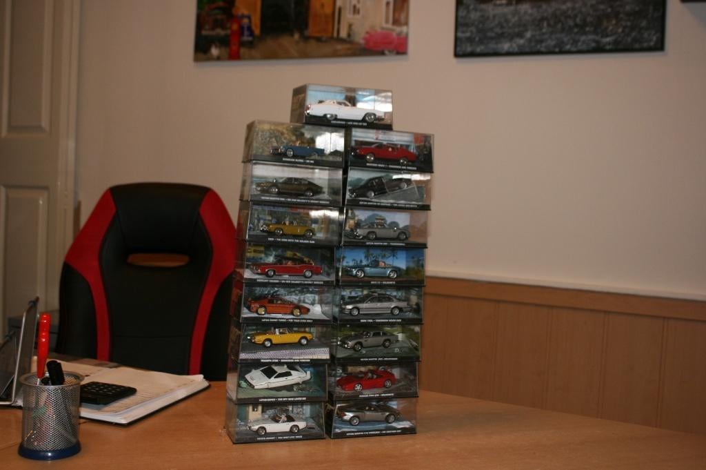 james bond collectie 1:43, Hobby en Vrije tijd, Modelauto's | 1:43, Ophalen, Zo goed als nieuw, Auto, Overige merken
