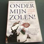 Stefan de Vries & Marijn Kruk  - Onder mijn zolen!, Stefan de Vries; Marijn Kruk, Ophalen of Verzenden, Zo goed als nieuw, Politiek en Staatkunde