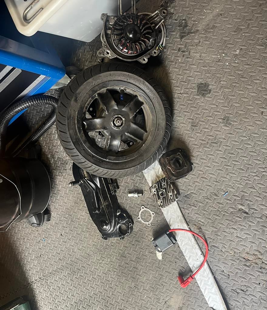 Zip 2 takt blok, Ophalen, Zo goed als nieuw, Blok, Piaggio