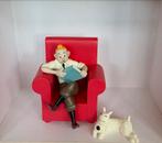 Kuifje en Bobbie beeldje in fauteuil - 7 cm, Ophalen of Verzenden, Kuifje, Gebruikt, Beeldje of Figuurtje