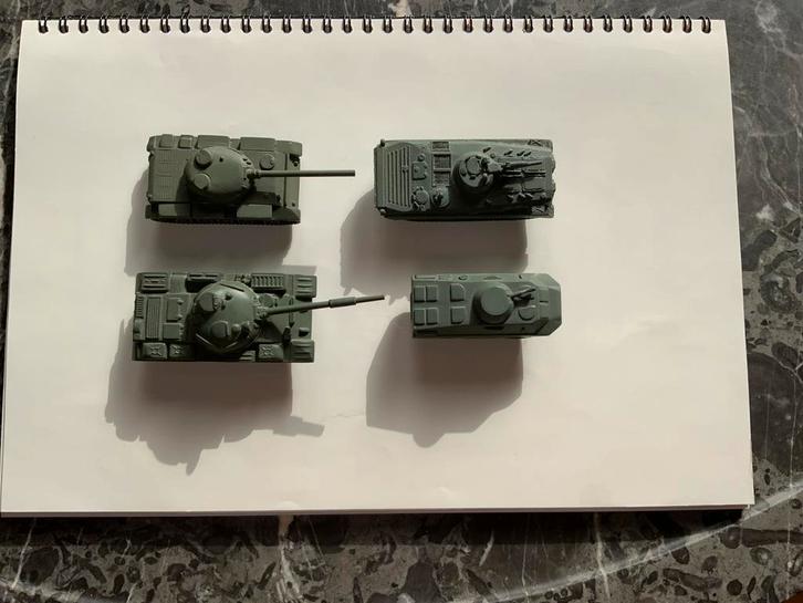Metalen modellen Russisch materieel Koude Oorlog, Hobby en Vrije tijd, Modelbouw | Auto's en Voertuigen, Gebruikt, Tank, 1:50 of kleiner