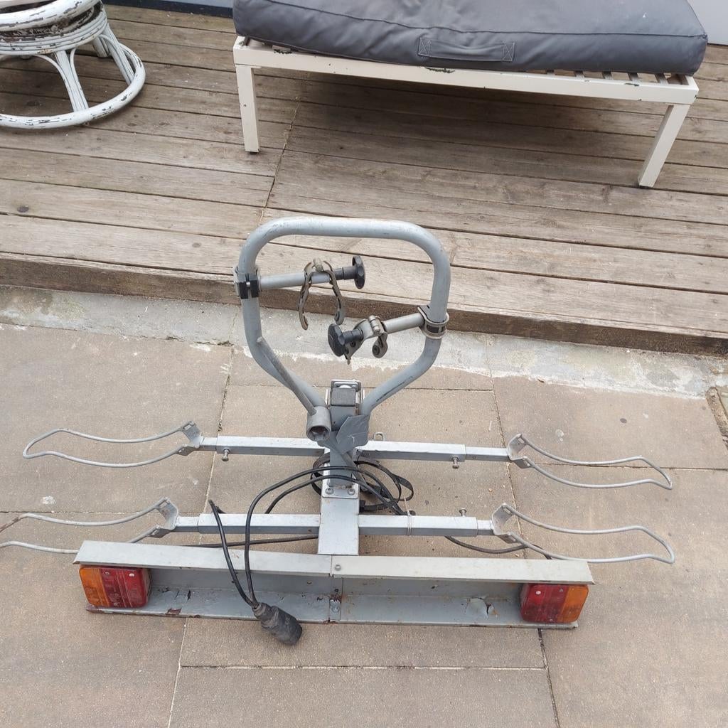 Fietsenrek voor 2 fietsen op trekhaak auto., Ophalen, Gebruikt