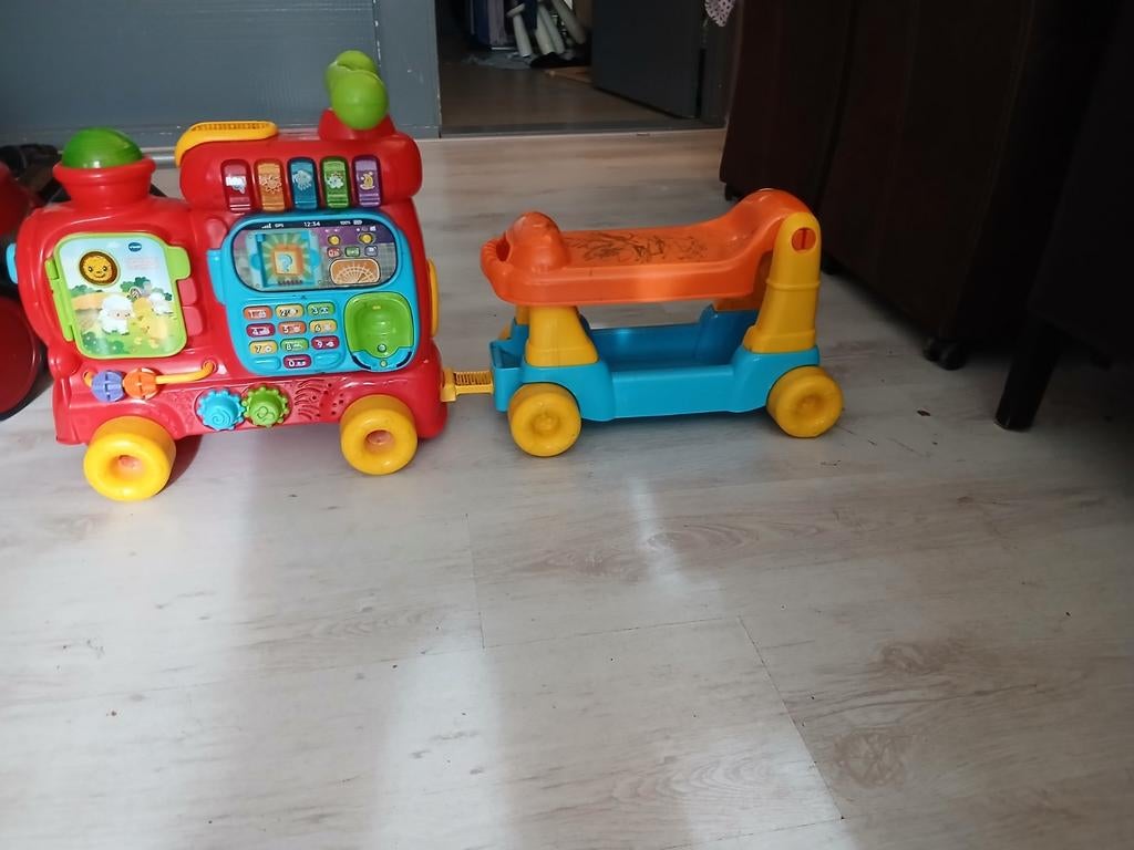 Speelgoed trein  waar je peuter op kan zitten ruilen tegen b, Kinderen en Baby's, Speelgoed | Vtech, Ophalen, 6 maanden tot 2 jaar