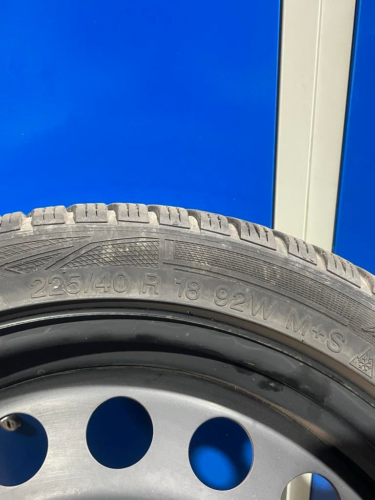 Stalen velgen 18 inch met 225/40/18 banden voor VW Caddy, Ophalen, 18 inch, Banden en Velgen, All Season