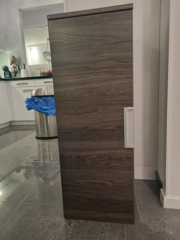 Antraciet donkerbruine kolomkast te koop, 60 euro, Huis en Inrichting, Badkamer | Badkamermeubels, Ophalen, Overige typen, 50 tot 100 cm