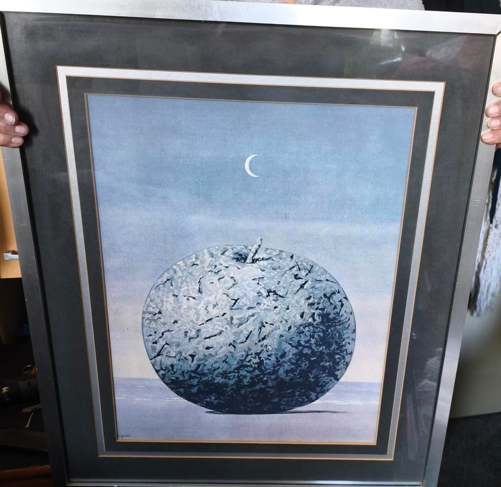 Ingelijste reproductie van René Magritte - Het Grote Werk, Antiek en Kunst, Ophalen