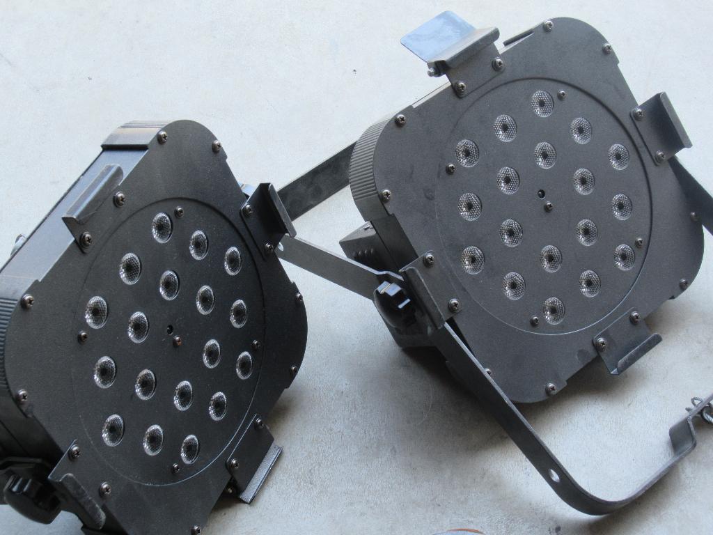 3088 ; 2x adj flat par ; american dj flat par, Muziek en Instrumenten, Licht en Laser, Ophalen of Verzenden, Zo goed als nieuw