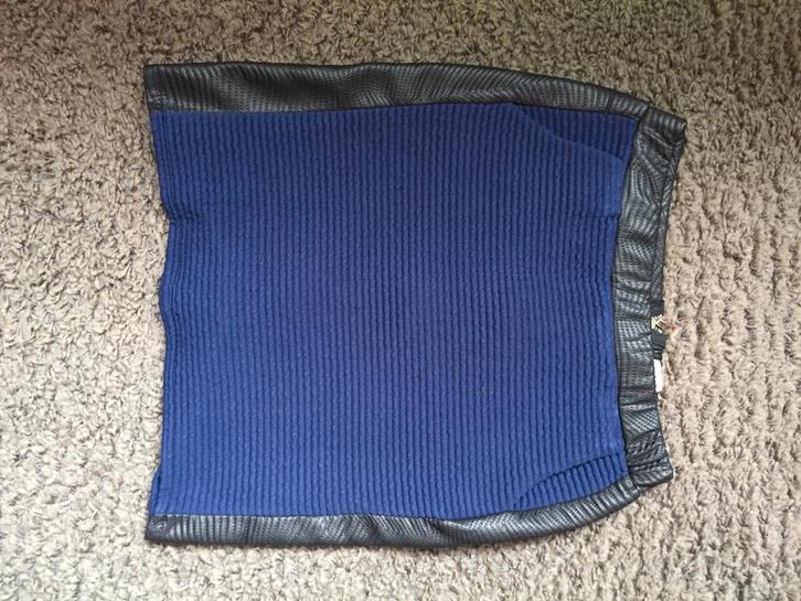 NIEUW Stretch rok met leatherlook accenten, blauw, mt 38/40, Kleding | Dames, Rokken, Nieuw, Maat 38/40 (M), Blauw, Boven de knie