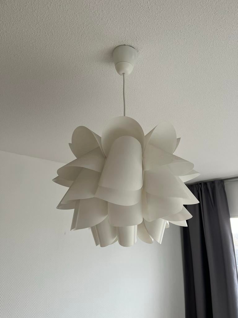 Ikea Knappa hanglamp wit, 46 cm, Huis en Inrichting, Lampen | Hanglampen, Ophalen, Gebruikt, Kunststof, Minder dan 50 cm