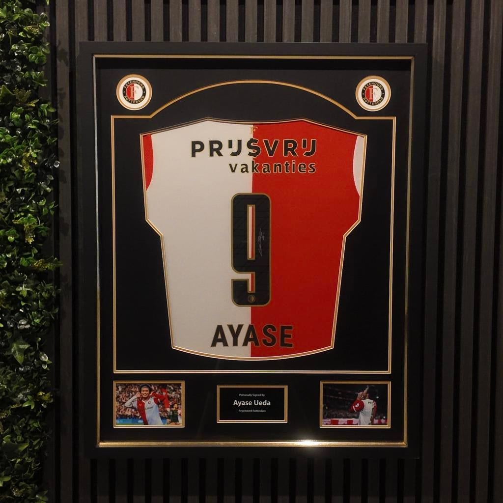 Ayase Ueda gesigneerd Feyenoord shirt ingelijst videobewijs, Verzenden, Nieuw