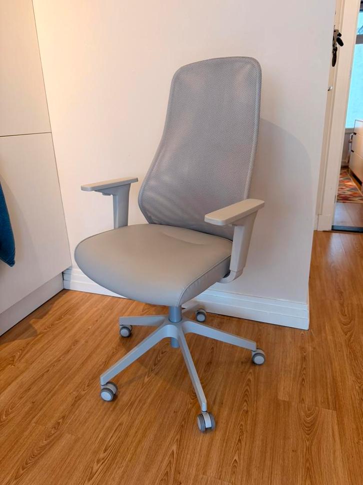 Bureaustoel, Huis en Inrichting, Bureaustoelen, Zo goed als nieuw, Grijs, Ophalen