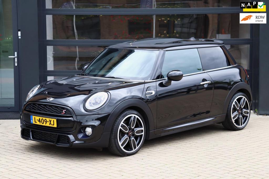 Mini Cooper S JCW Pakket | Panorama | Navigatie | Stoelverwa, 1998 cc, Gebruikt, Euro 6, Leder