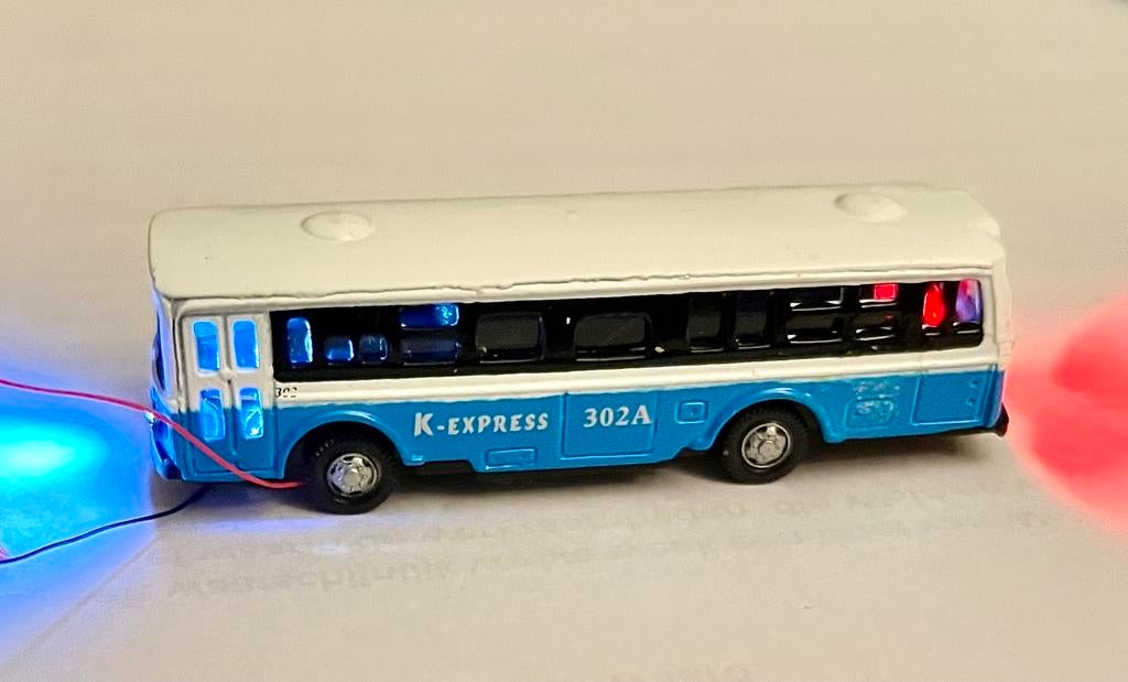 - H0 Bus - 2x met verlichting., Overige merken, Gelijkstroom of Wisselstroom, Brug, Tunnel of Gebouw, Nieuw