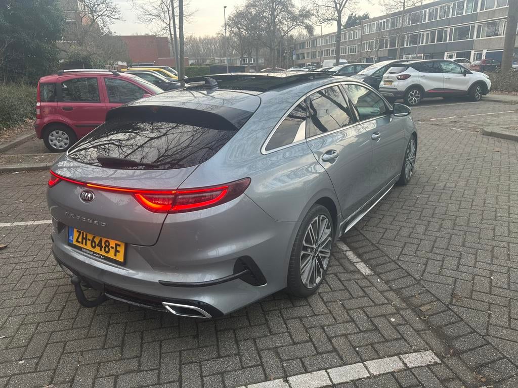 Kia (Pro) Cee d 1.6 GT Ecodynamics Dct7 2019 Grijs, Auto's, Kia, 136 pk, 4 cilinders, Leder en Stof, Stationwagon