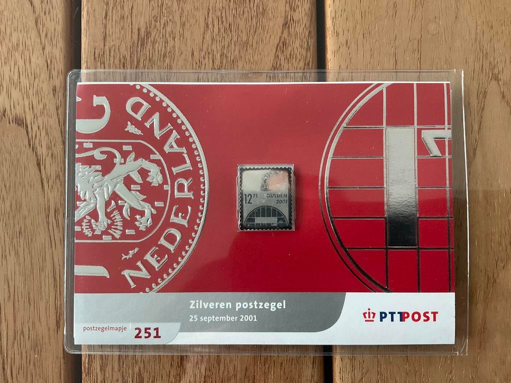 Postzegelmapje 251 Zilveren postzegel 12,75 Nederland 2001, Ophalen of Verzenden, Na 1940