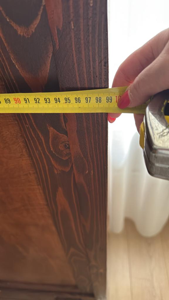 Ouderwetse linnenkast met glas-in-lood en verborgen lade, Ophalen