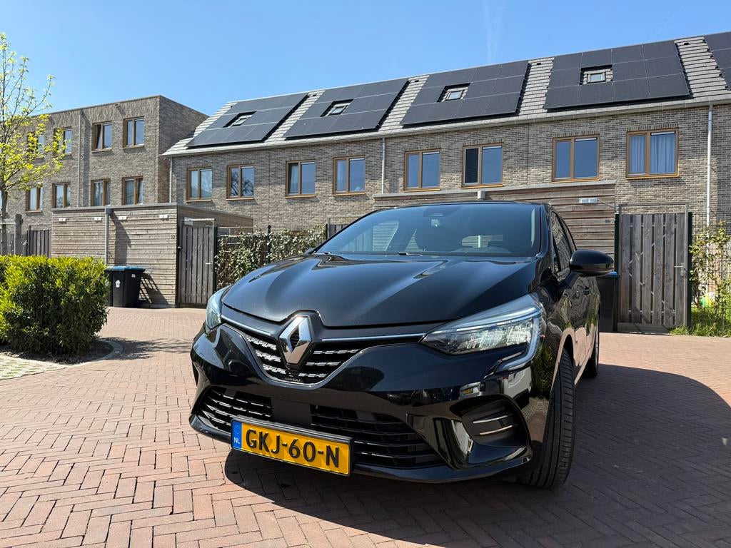 Clio 2021 Intens | CarPlay | Stoel+Stuurverw, Voorwielaandrijving, 1057 kg, Zwart, 19 km/l