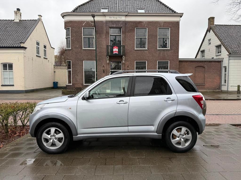 Daihatsu Terios 1.5-16v Adventure 4X4 NAVI AIRCO NIEUWE KOPP, Auto's, Daihatsu, 1350 kg, Gebruikt, Zwart, 1165 kg