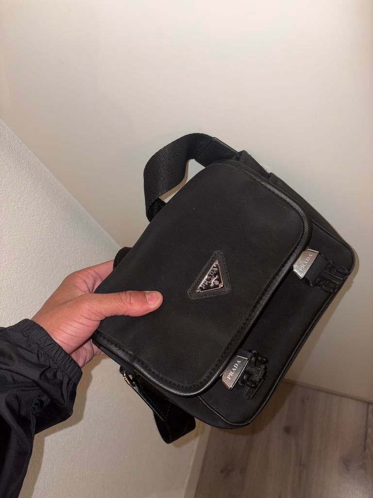 Prada schoudertas zwart, Sieraden, Tassen en Uiterlijk, Tassen | Schoudertassen, Ophalen, Gebruikt, Zwart, Overige merken