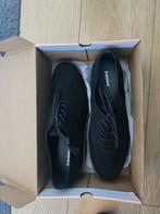 een paar niewe schoenen, Zwart, Nieuw, Ophalen of Verzenden, Sneakers of Gympen