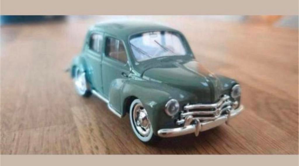 Renault 4 CV van Solido, Hobby en Vrije tijd, Modelauto's | 1:43, Zo goed als nieuw, Auto, Solido, Ophalen of Verzenden