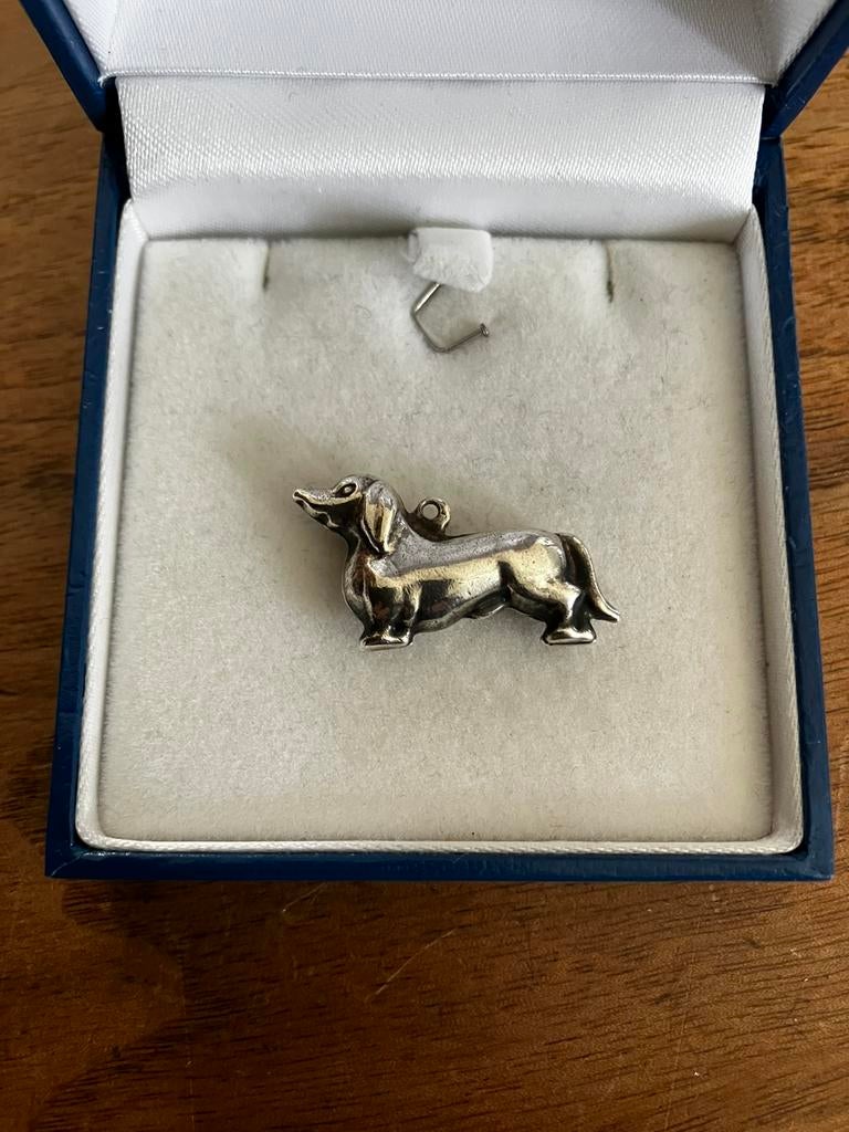 Bedel vintage teckel zilver 2,8 cm, Sieraden, Tassen en Uiterlijk, Ophalen of Verzenden, Zo goed als nieuw, Zilver, Overige merken