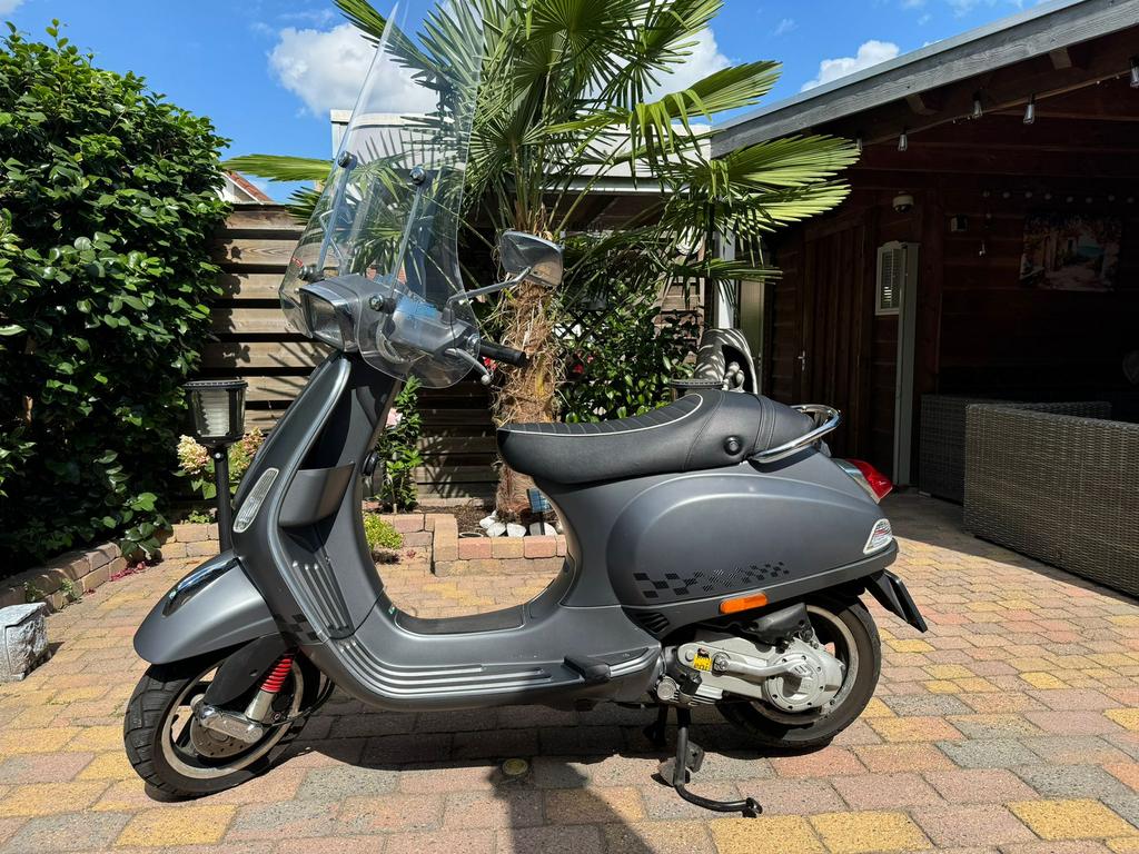 Vespa S, 1e Eigenaar, Mat Grijs, Nieuwstaat!, Lage Kmstand!, Ophalen, Gebruikt, Benzine, Vespa