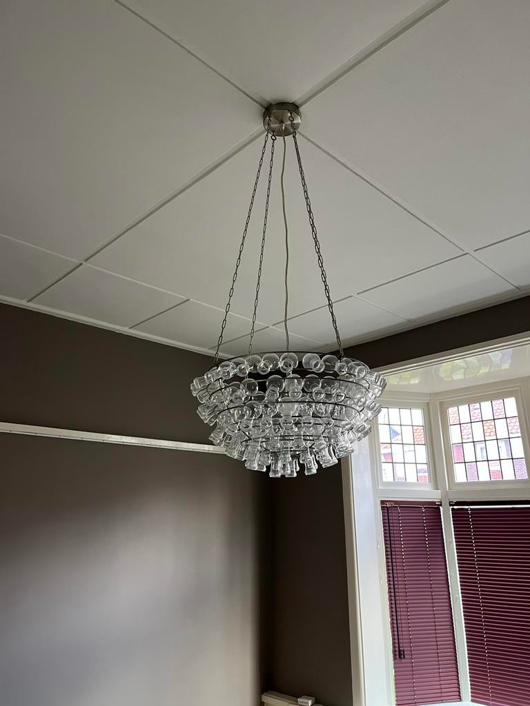 2 unieke kroonluchters met flesjes - Wegens verhuizing, Ophalen of Verzenden, Gebruikt, Glas