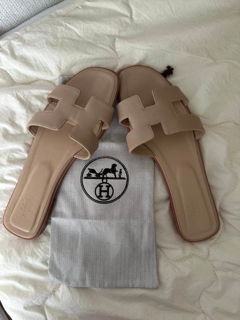 Hermes oran slippers, Ophalen of Verzenden, Zo goed als nieuw
