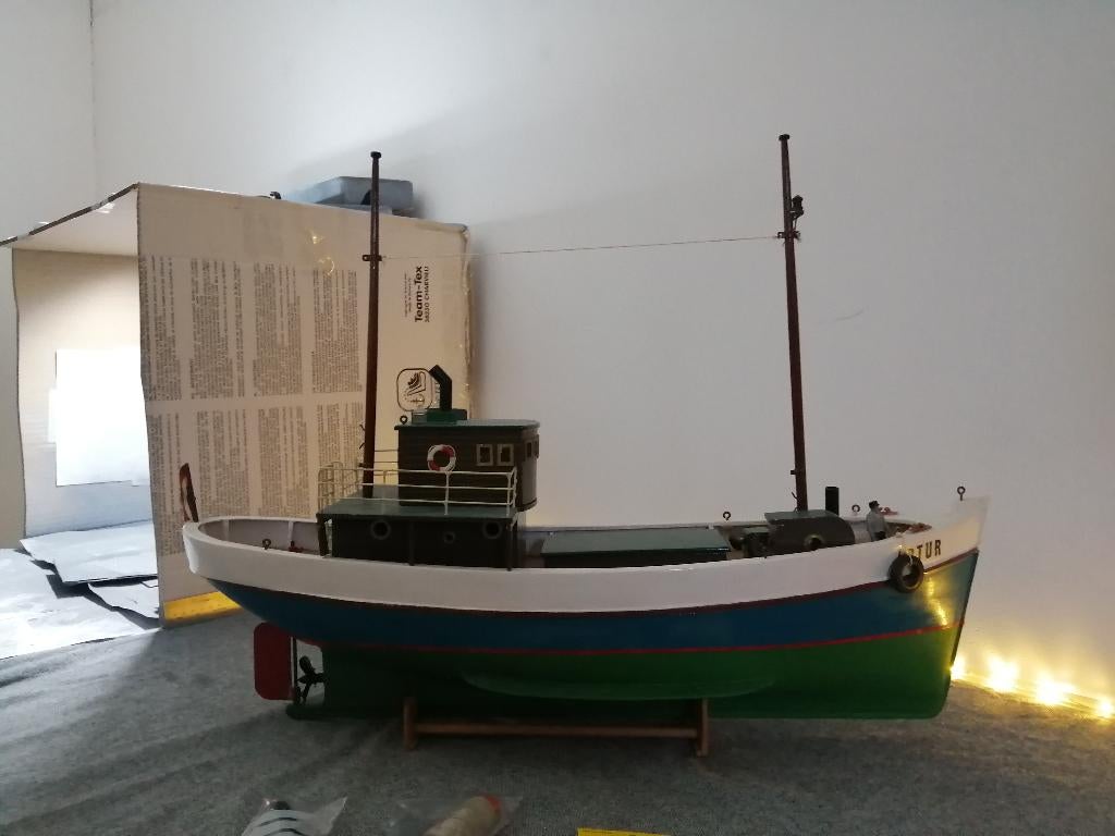 Viskotter, Hobby en Vrije tijd, Modelbouw | Boten en Schepen, Ophalen, Gebruikt, 1:50 tot 1:200, Overige merken