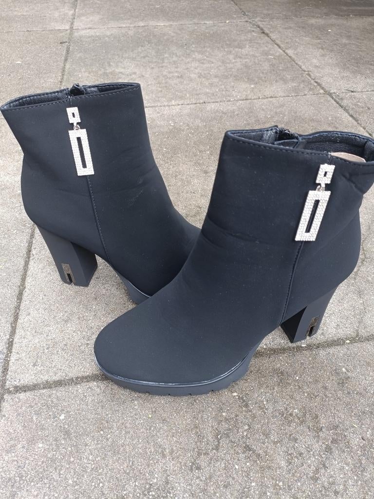 Zwarte enkellaarsjes met hak maat 41, Kleding | Dames, Zwart, Lage of Enkellaarzen, Nieuw, Ophalen of Verzenden