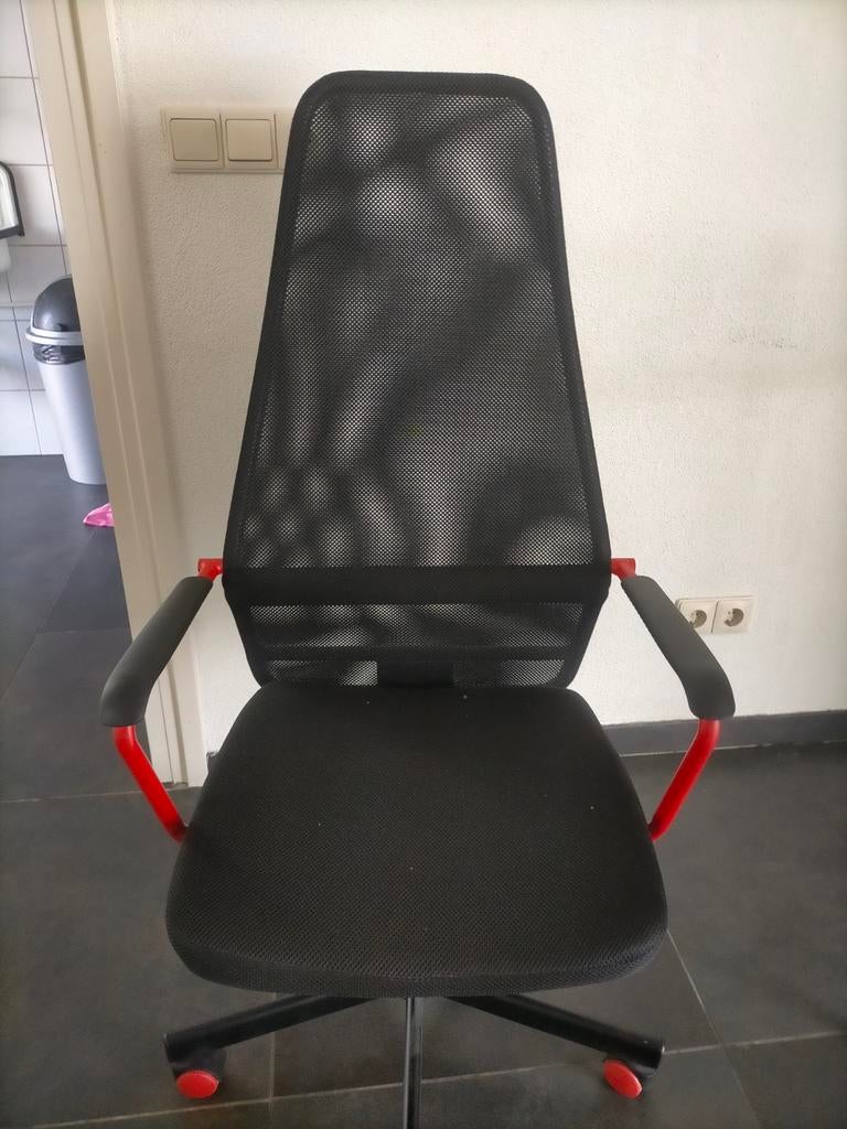 Gratis verstelbare game/bureaustoel in goede staat, Huis en Inrichting, Ophalen