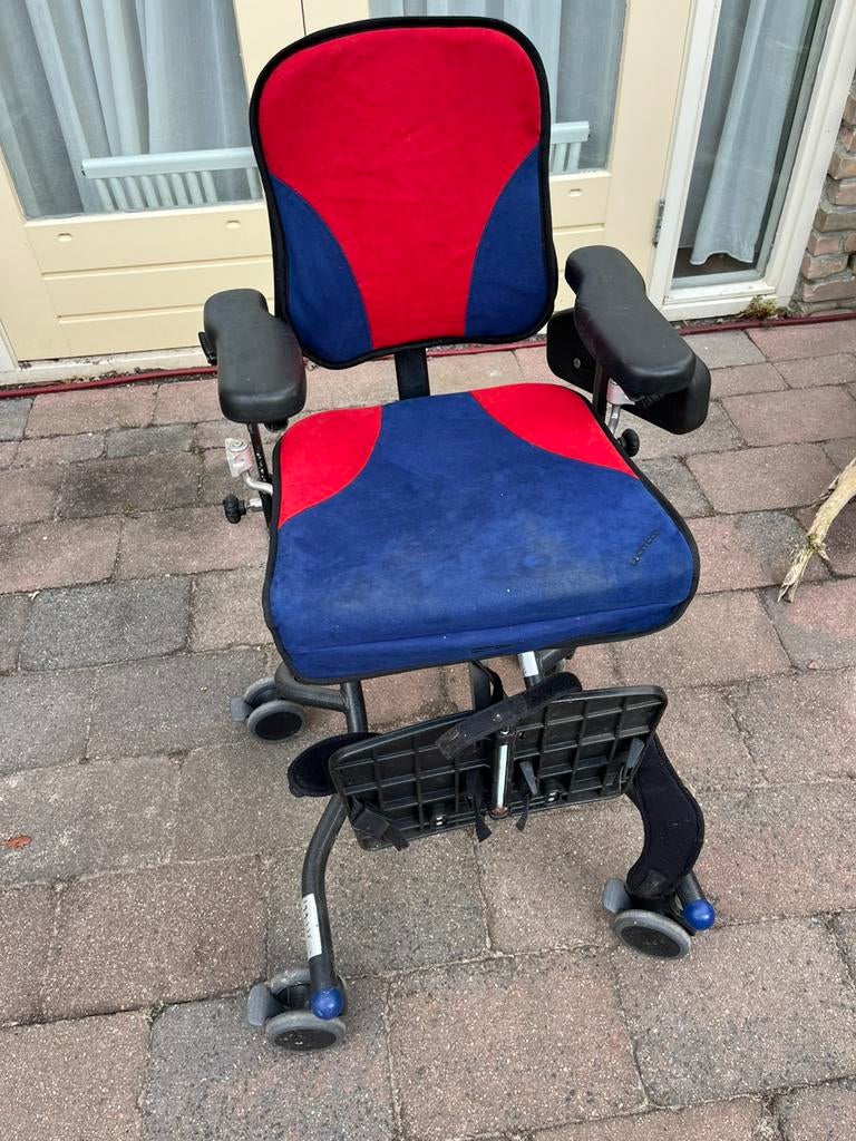 R82 wombat maat 2 .Geheel verstelbare kinderstoel, Ophalen, Gebruikt