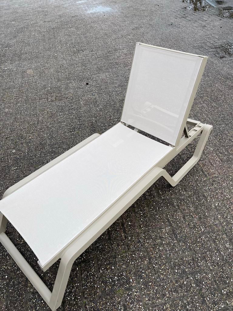 Ligbed Rio taupe kunststof/textileen - z.g.a.n., Ophalen, Zo goed als nieuw, Kunststof