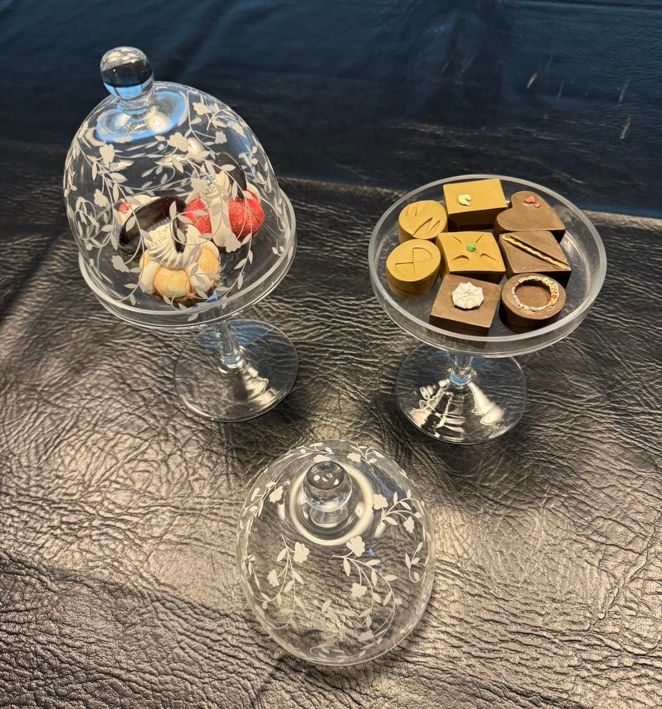 Mini stolp - deco gebakjes - nep chocolaatjes, Ophalen of Verzenden, Zo goed als nieuw