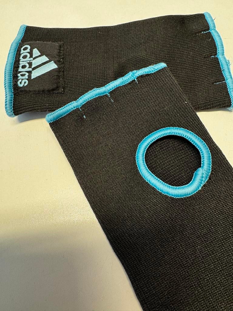 Adidas Boks binnenhandschoenen maat M, Ophalen of Verzenden, Zo goed als nieuw, Boksbinnenhandschoenen