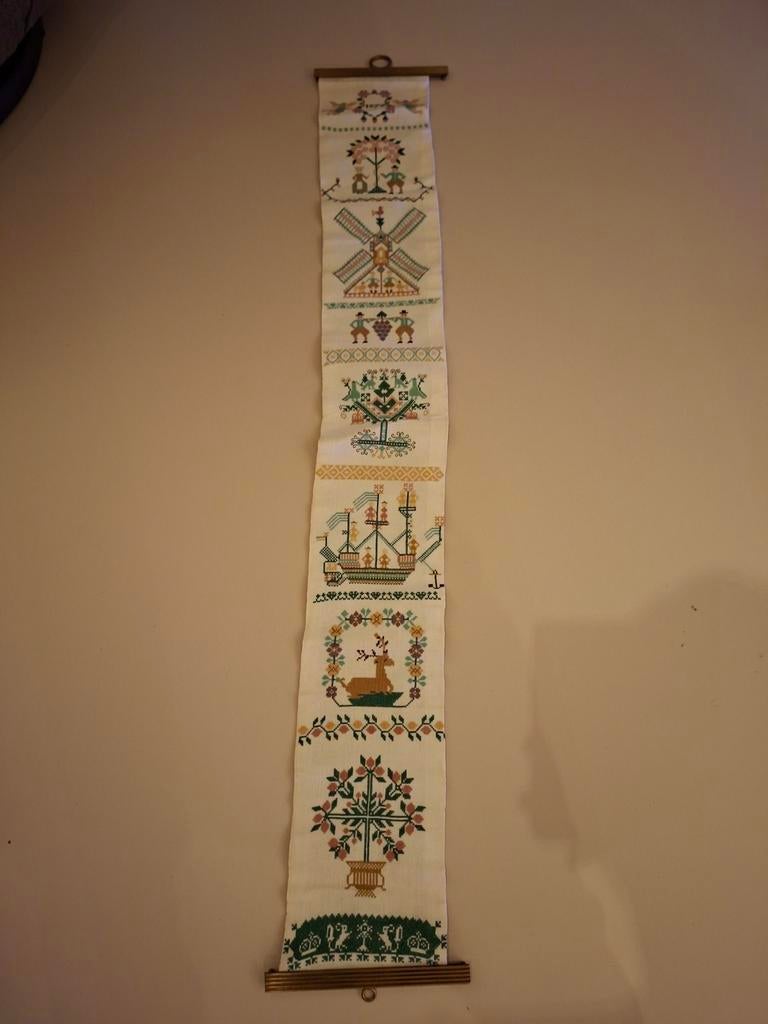 Vintage geborduurd wandkleed met Hollandse taferelen, Huis en Inrichting, Woonaccessoires | Wanddecoraties, Gebruikt, Wandkleed