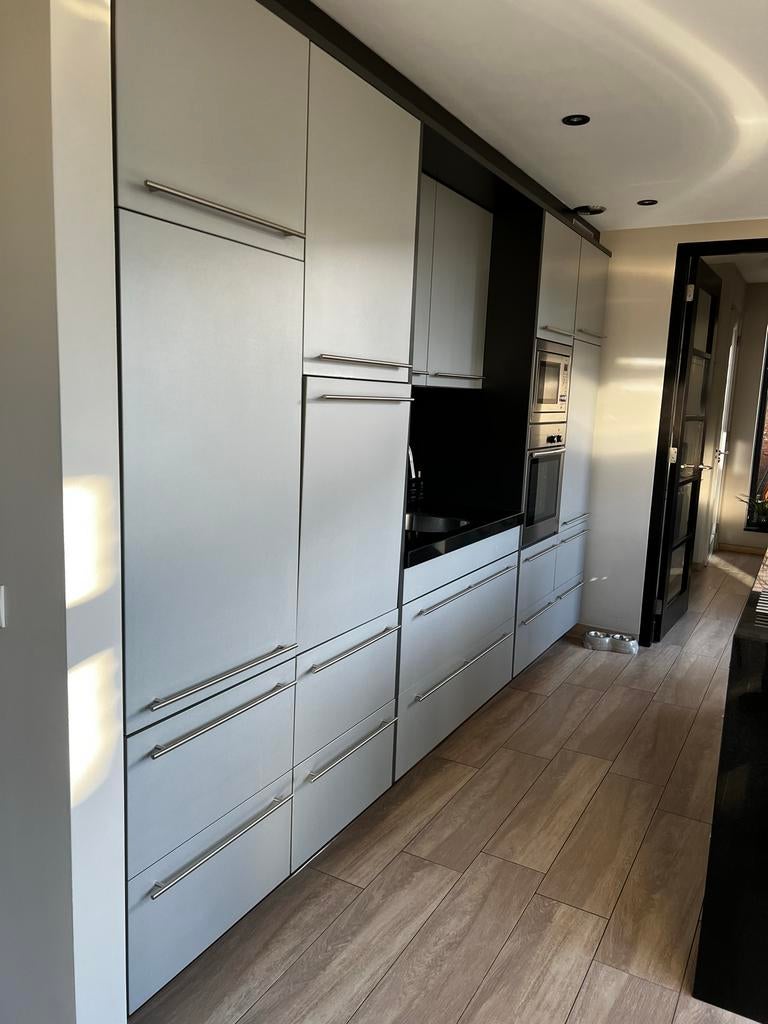 Gratis, Complete keuken met werkende inbouwapparatuur, Huis en Inrichting, Keuken | Complete keukens, Ophalen, Gebruikt, Graniet of Steen