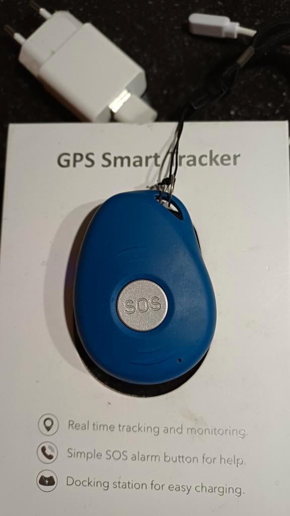 SOS knop  persoonlijk alarm ouderen smart tracker, Diversen, Verpleegmiddelen, Ophalen of Verzenden